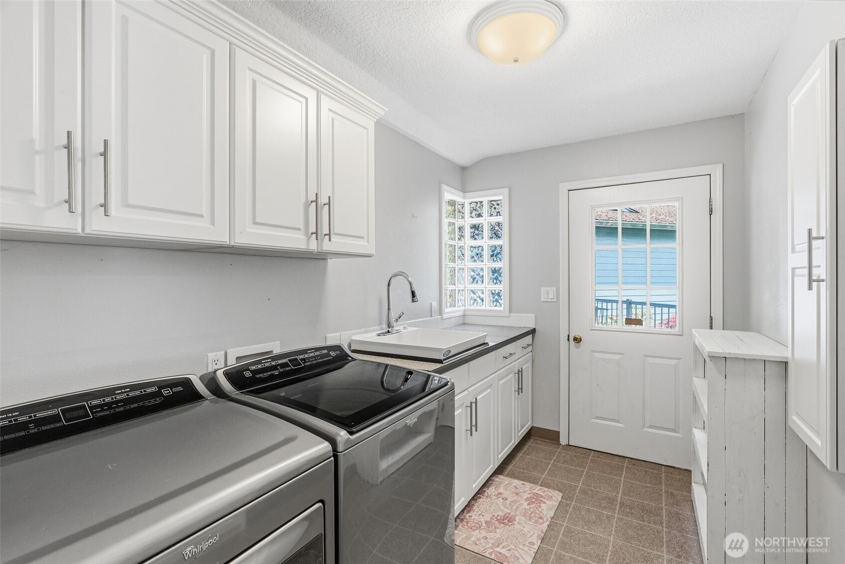 16 Little Cape Horn Road Cathlamet, WA 98612 - Photo 13 of 32 a kitchen that has a sink and a stove