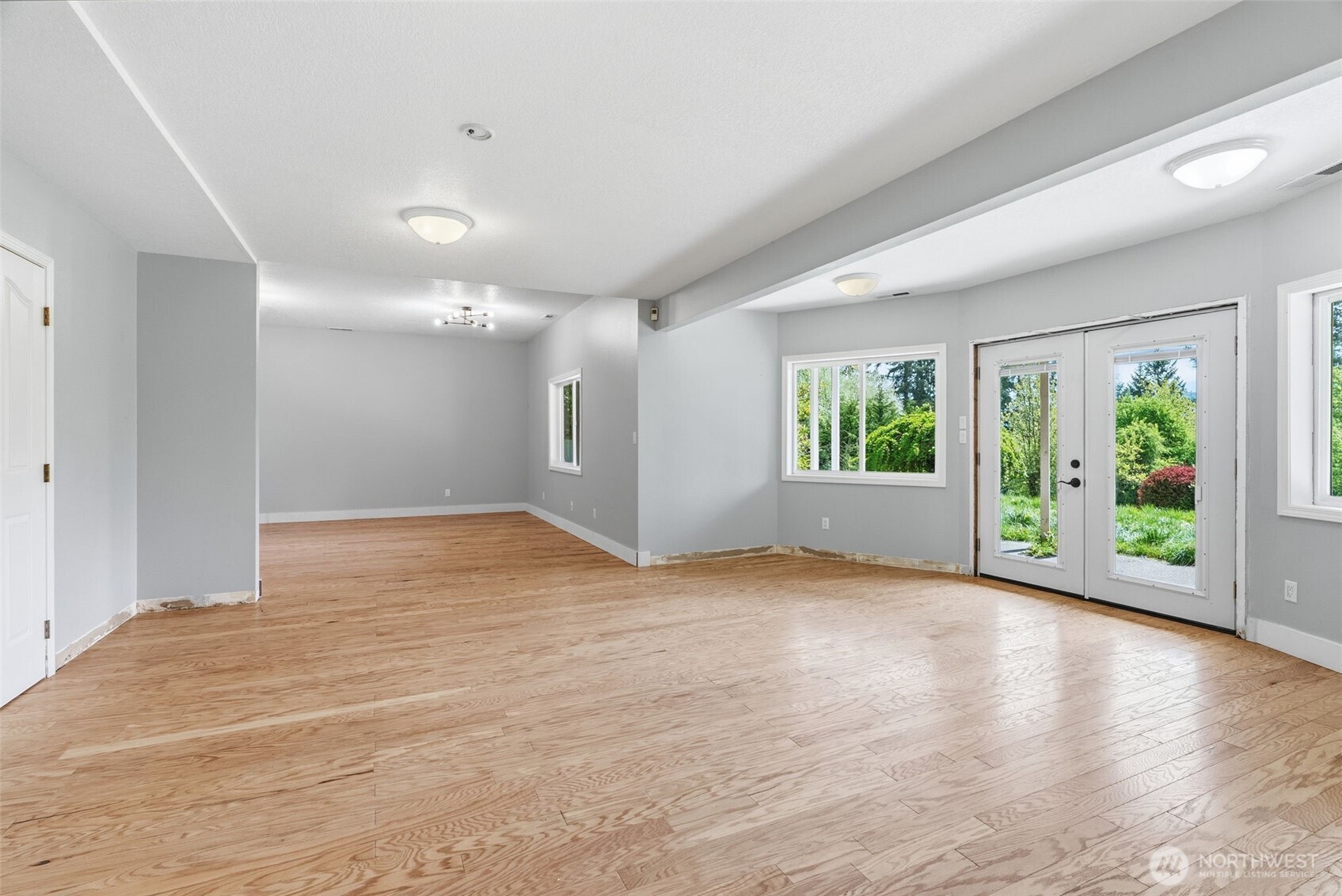 16 Little Cape Horn Road Cathlamet, WA 98612 - Photo 23 of 32 a view of a big room with wooden floor and windows