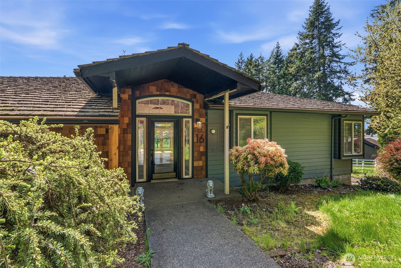 16 Little Cape Horn Road Cathlamet, WA 98612 - Photo 32 of 32 a front view of a house