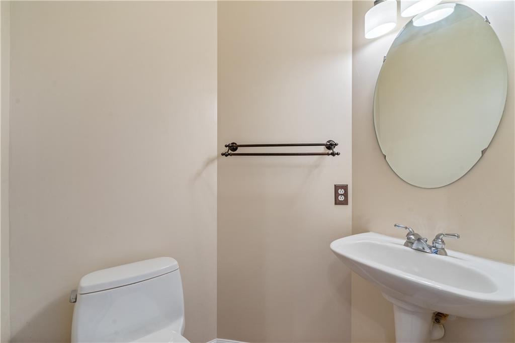 258 Field Club Circle McKees Rocks, PA 15136 - Photo 10 of 25 Gallery Image 10