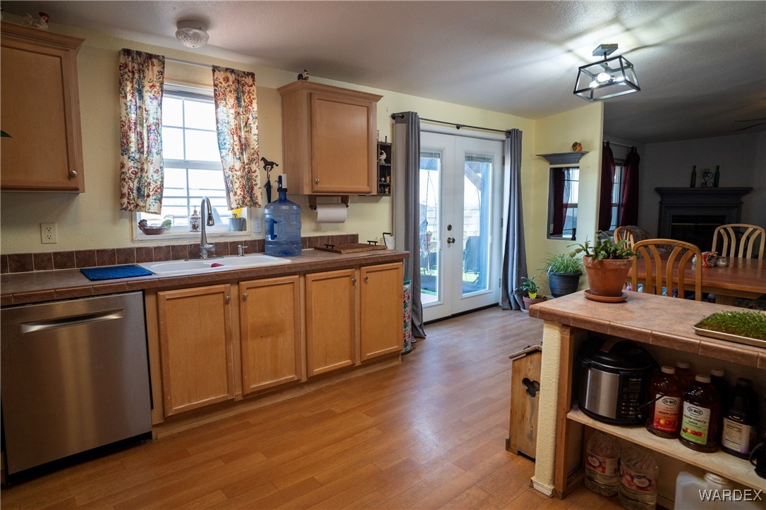 7190 East Red Barrel Road Yucca, AZ 86438 - Photo 11 of 65 Spacious Kitchen