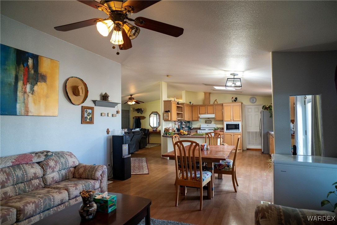 7190 East Red Barrel Road Yucca, AZ 86438 - Photo 18 of 65 Family Room Opens to Kitchen