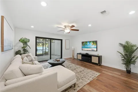 $319,990 | 1257 Northwest 98th Terrace, Unit 154, Pembroke Pines, FL 33024