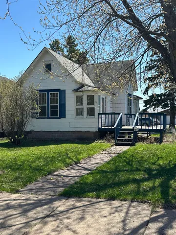 $78,000 | 714 10th Avenue, Two Harbors, MN 55616