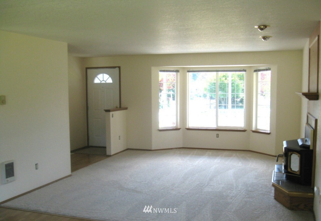 18624 Loganberry Street Southwest Rochester, WA 98579 - Photo 5 of 7