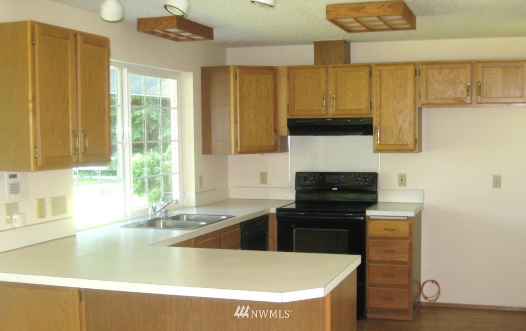 18624 Loganberry Street Southwest Rochester, WA 98579 - Photo 6 of 7