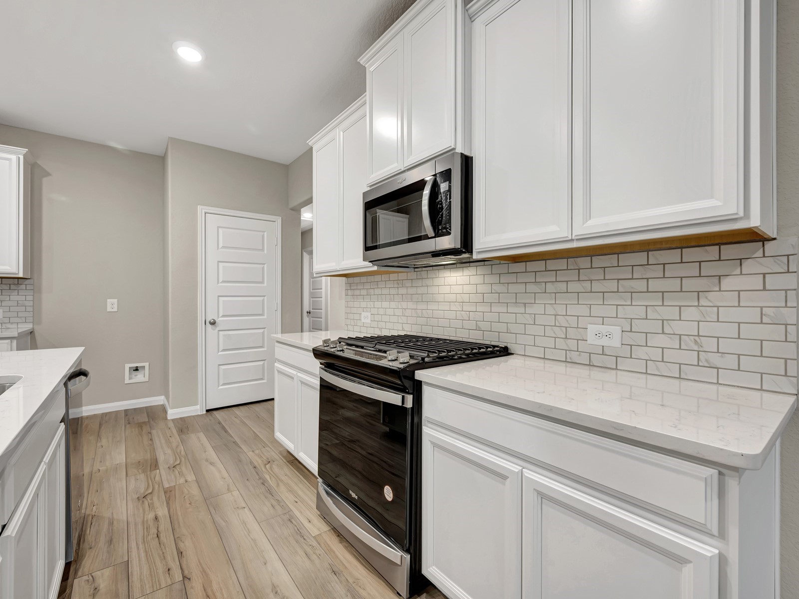 388 Sunrise Rnch Drive Montgomery, TX 77316 - Photo 5 of 27 Photo is not of the actual home, but is an inspirational photo of builder’s model home and may depict options, furnishings, and/or decorator features that are not included