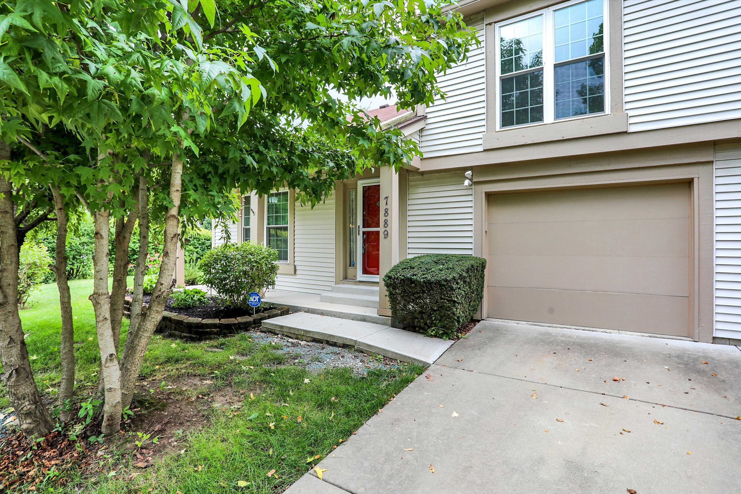 7889 Hunters Path Indianapolis, IN 46214 - Photo 2 of 54