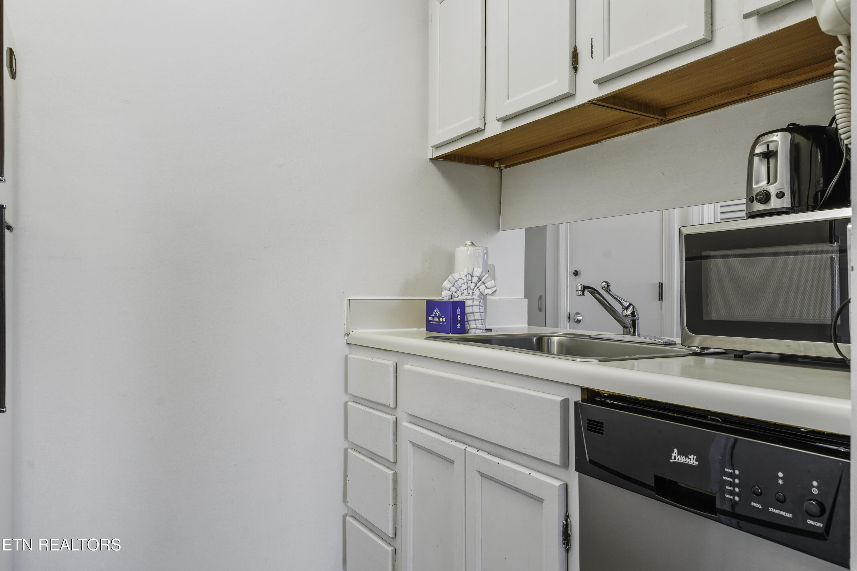 1260 Ski View Drive, Unit 7102 Gatlinburg, TN 37738 - Photo 16 of 35 Kitchen