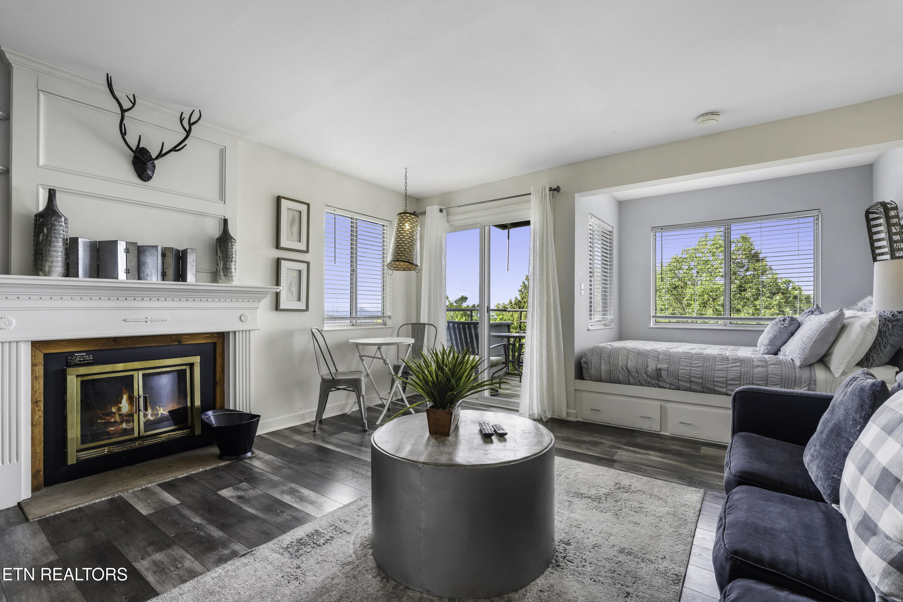 1260 Ski View Drive, Unit 7102 Gatlinburg, TN 37738 - Photo 2 of 35 Living Area