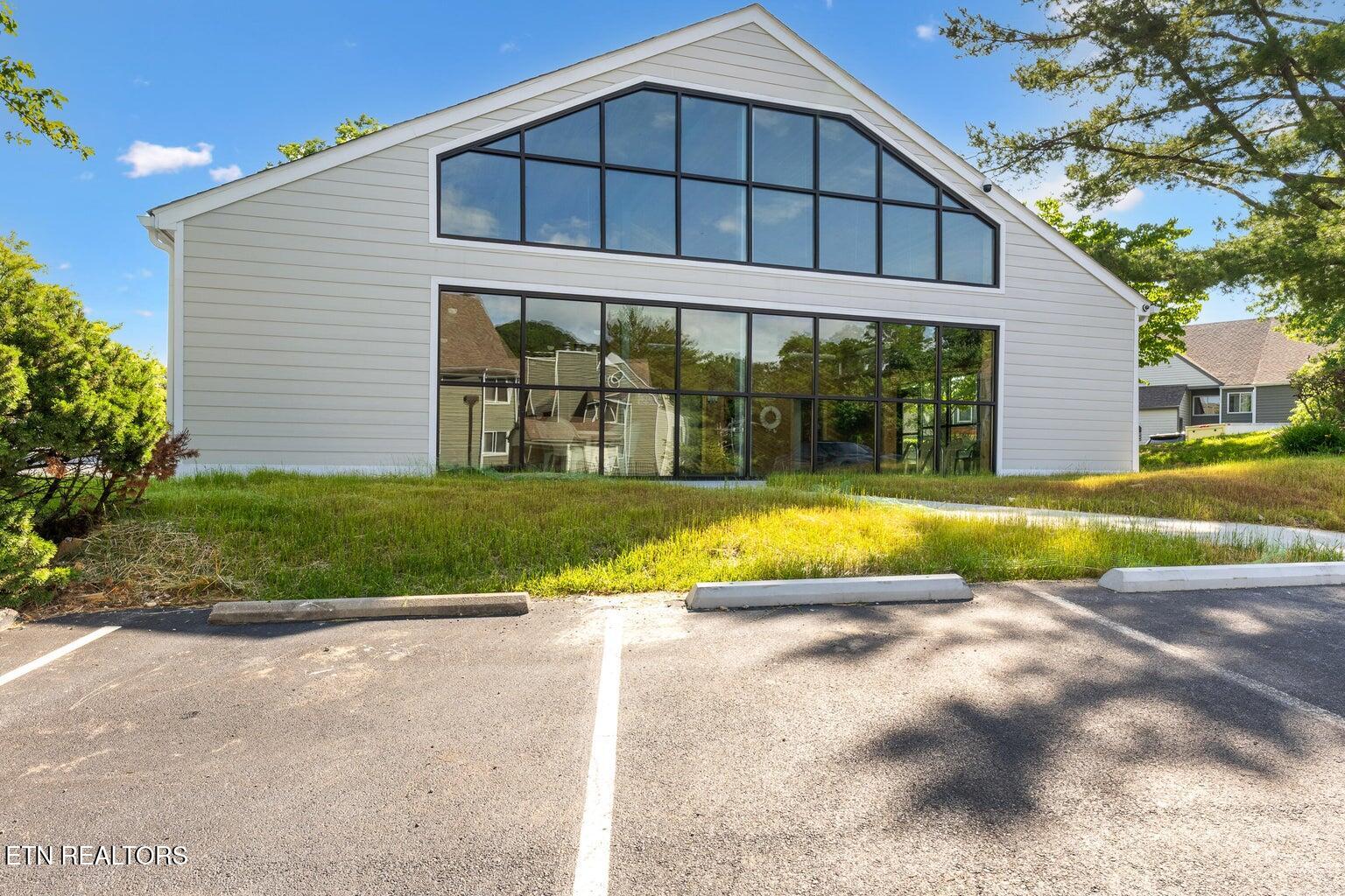 1260 Ski View Drive, Unit 7102 Gatlinburg, TN 37738 - Photo 22 of 35 Indoor Pool Exterior