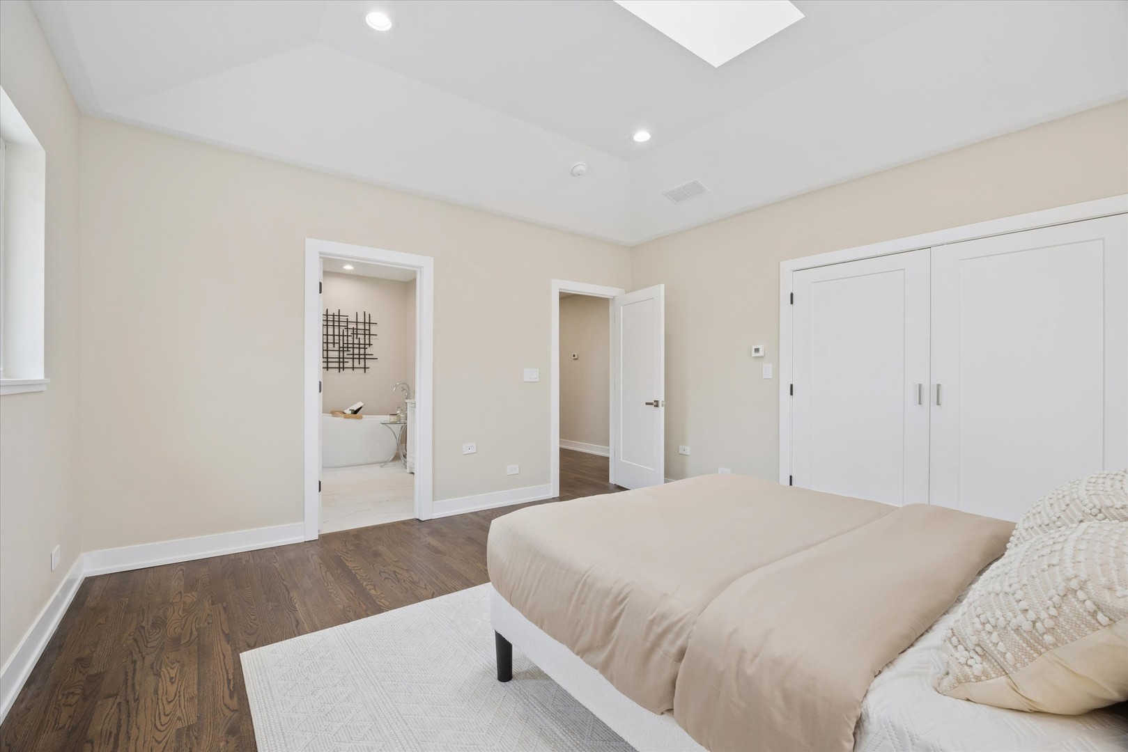 9807 West 57th Street Countryside, IL 60525 - Photo 21 of 48 a bedroom with a bed and closet