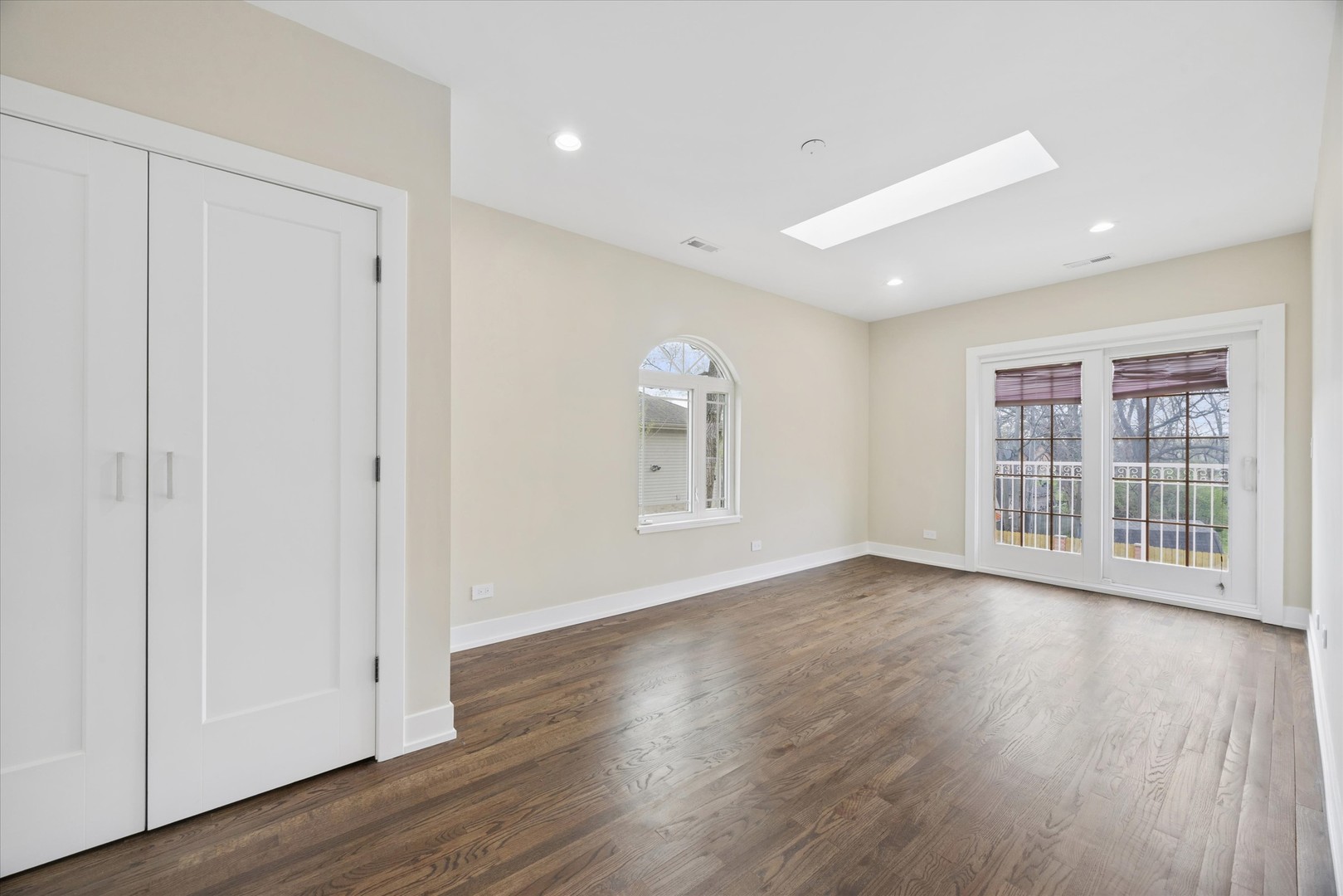 9807 West 57th Street Countryside, IL 60525 - Photo 24 of 48 a view of an empty room with wooden floor and a window