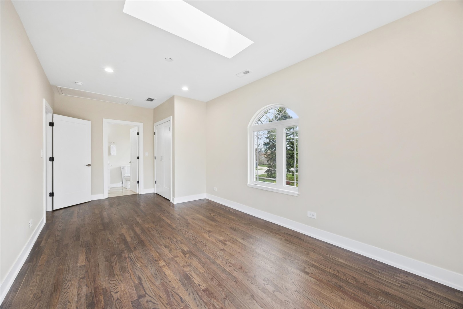 9807 West 57th Street Countryside, IL 60525 - Photo 25 of 48 an empty room with wooden floor and windows