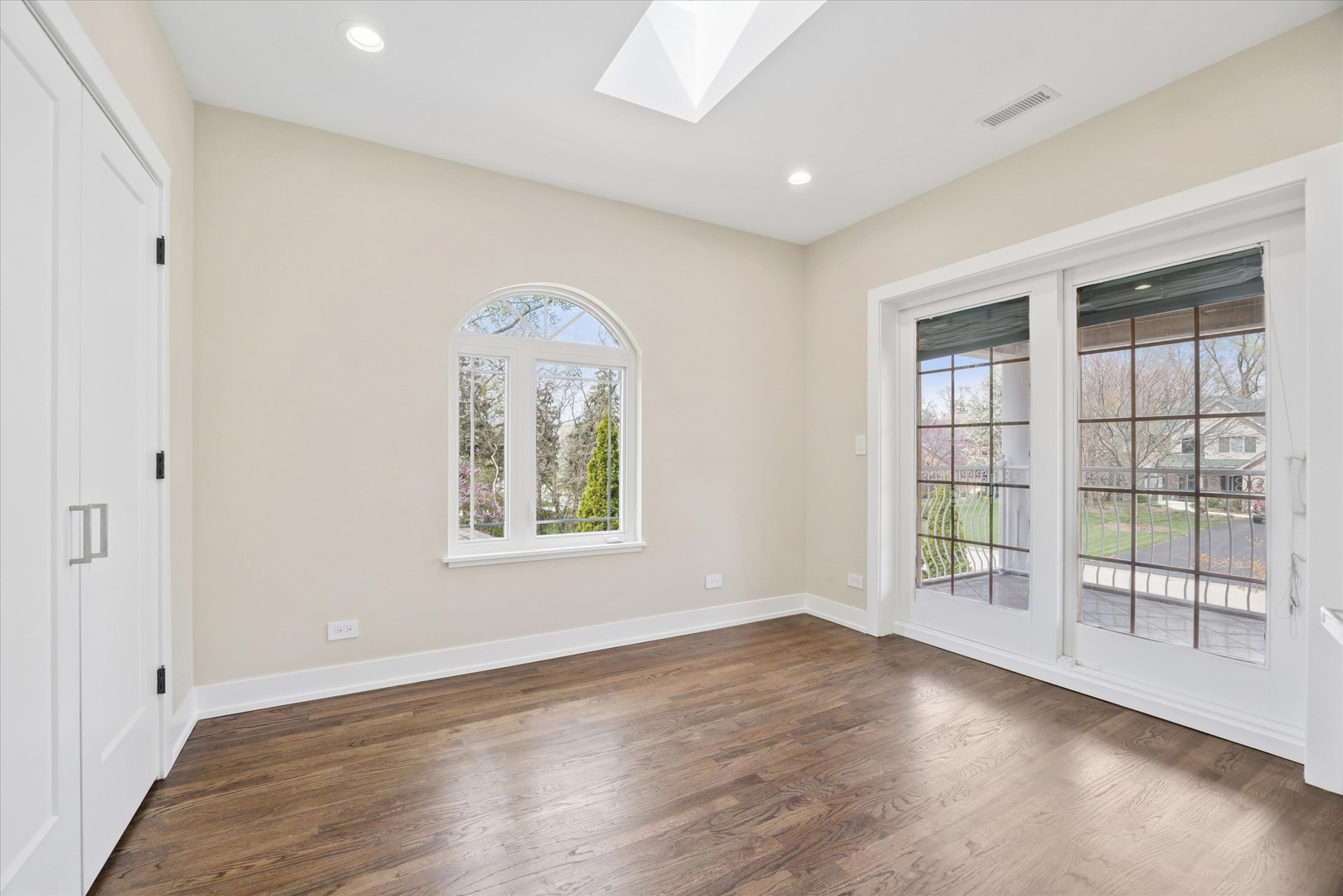 9807 West 57th Street Countryside, IL 60525 - Photo 27 of 48 an empty room with wooden floor and windows