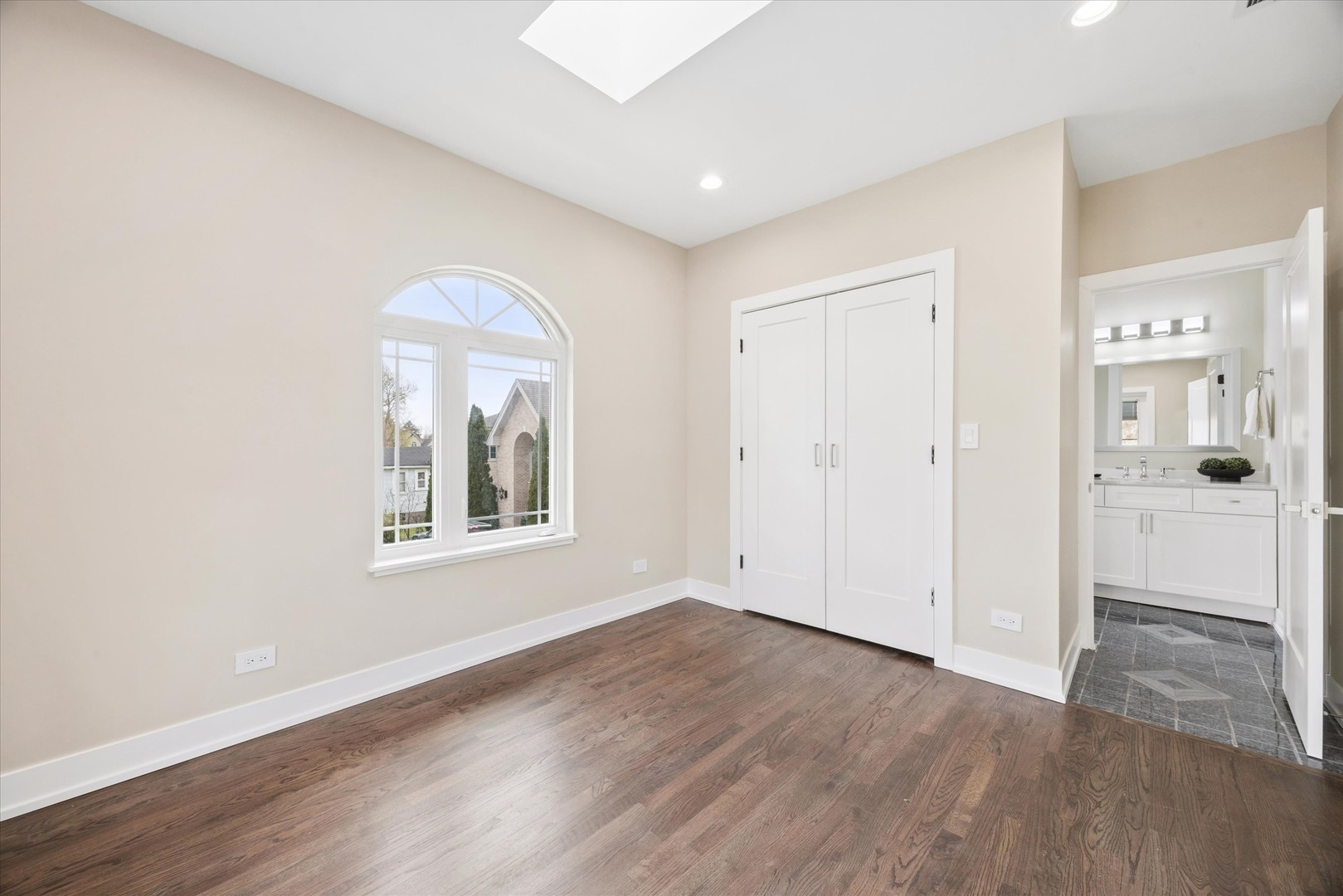 9807 West 57th Street Countryside, IL 60525 - Photo 31 of 48 an empty room with wooden floor and windows