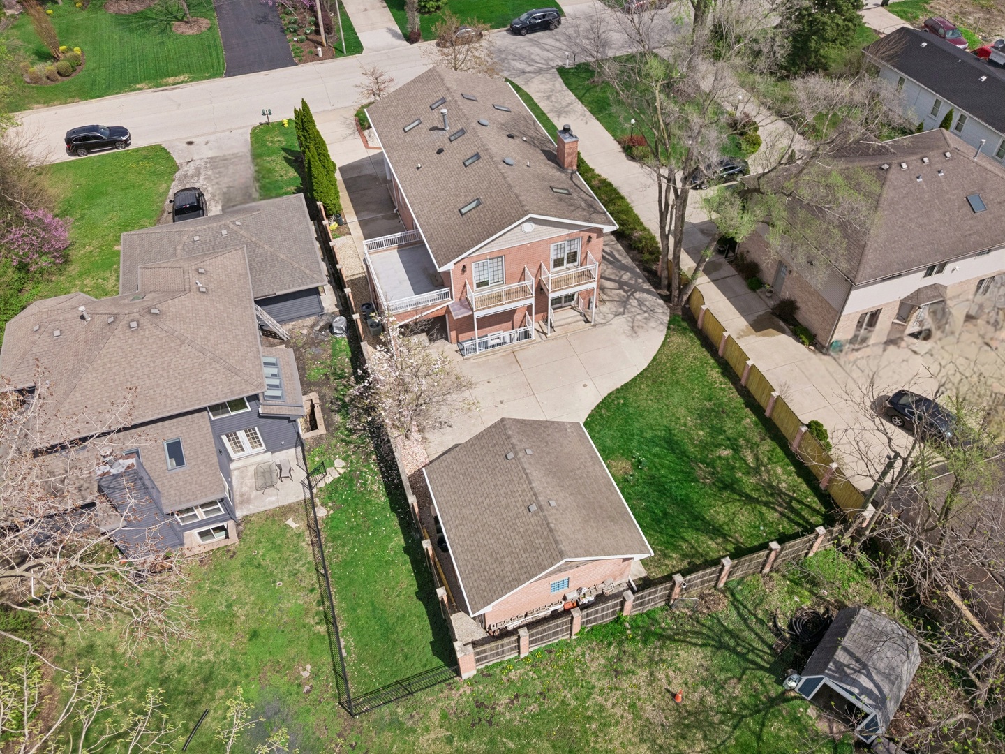 9807 West 57th Street Countryside, IL 60525 - Photo 41 of 48 an aerial view of a house with a yard and lake
