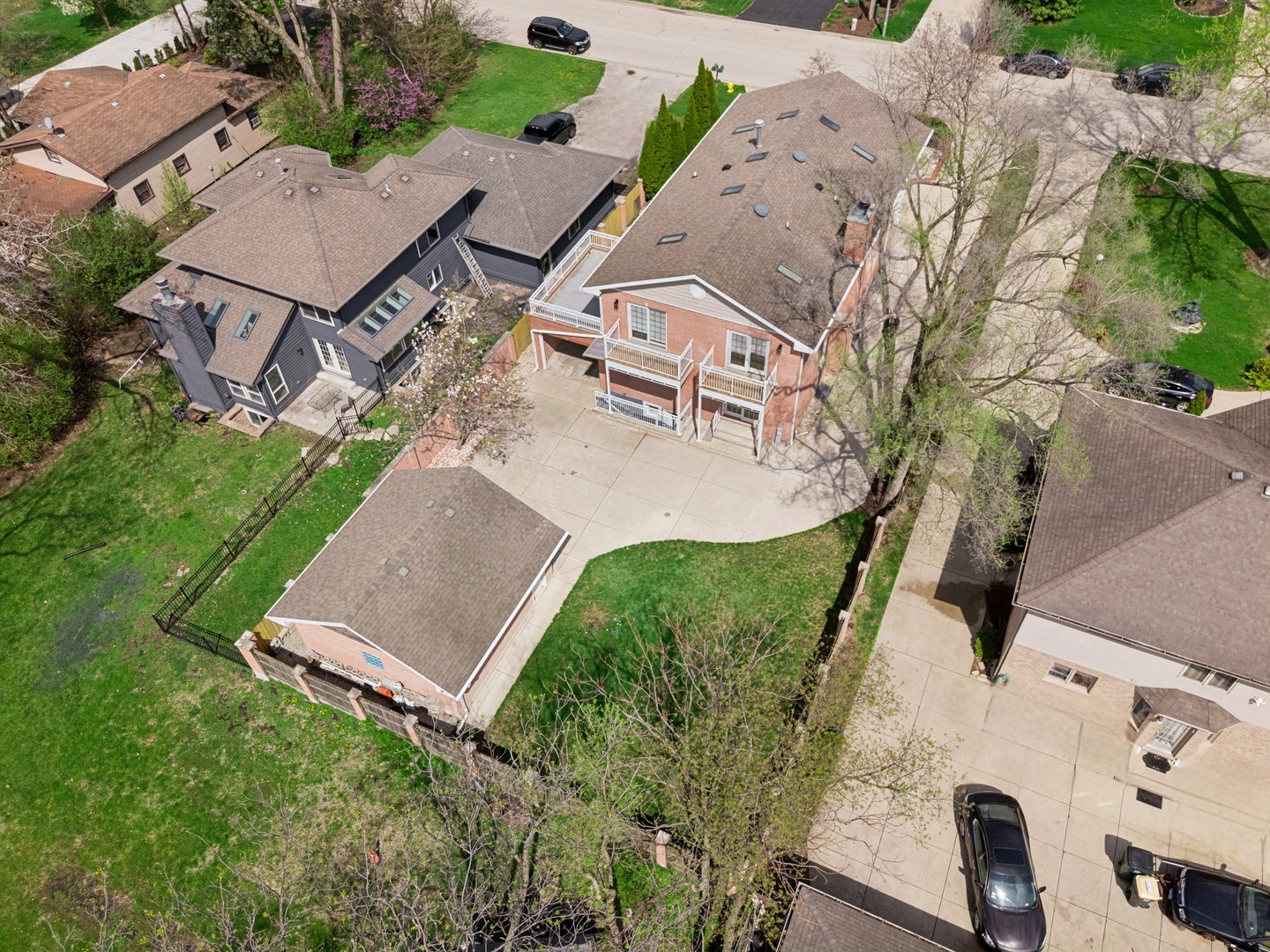 9807 West 57th Street Countryside, IL 60525 - Photo 42 of 48 an aerial view of a house with a yard