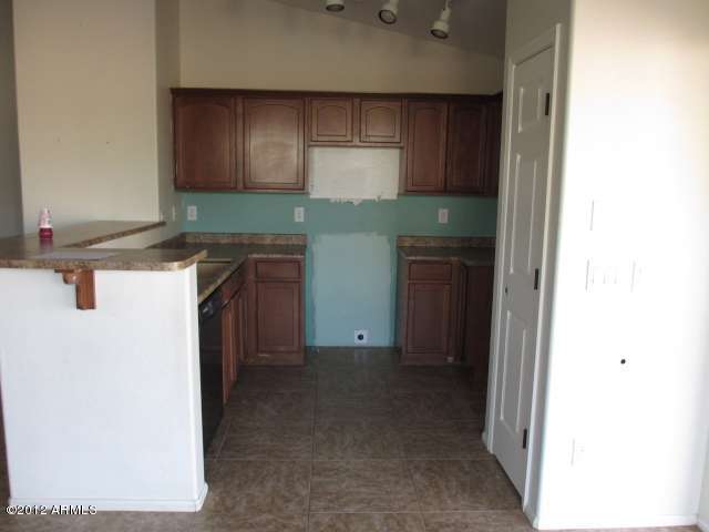 44904 West Sandhill Road Maricopa, AZ 85139 - Photo 9 of 22 023-342353-Kitchen