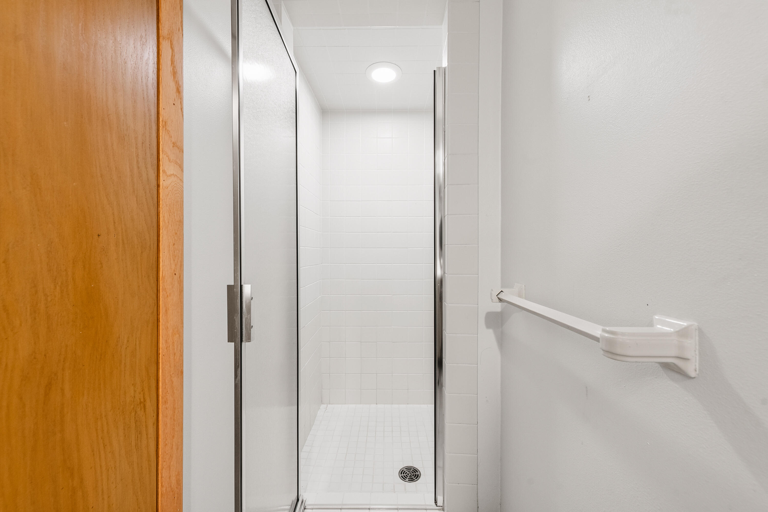 810 East Fairy Chasm Road Bayside, WI 53217 - Photo 35 of 45 Hallway Full Bathroom