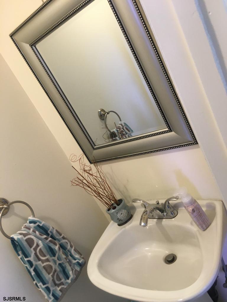 730 Warrena Road Atlantic City, NJ 08401 - Photo 14 of 17 a bathroom with a sink and mirror