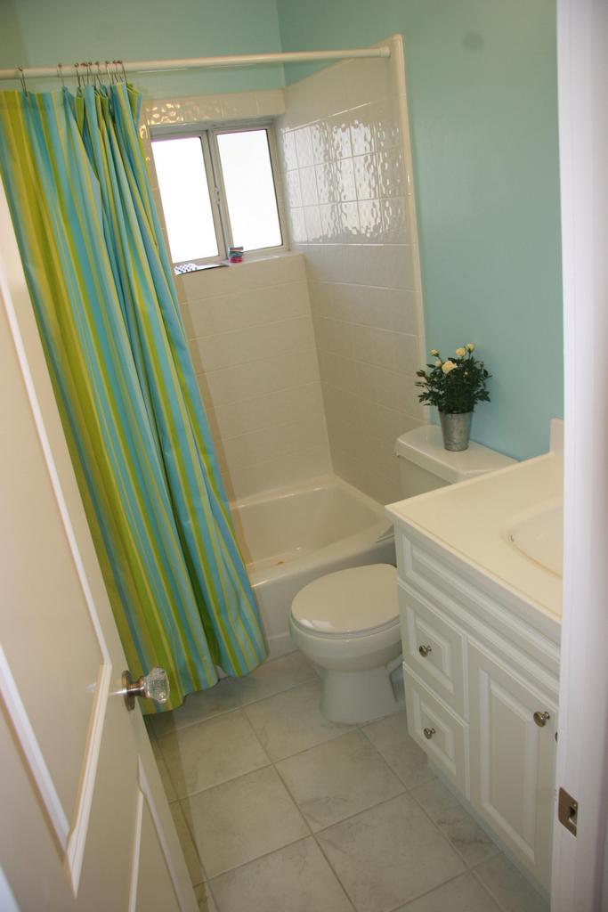 30 South Salinas Street, Unit D Santa Barbara, CA 93103 - Photo 19 of 19 a bathroom with a bathtub and a shower