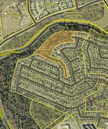 view of a swimming pool