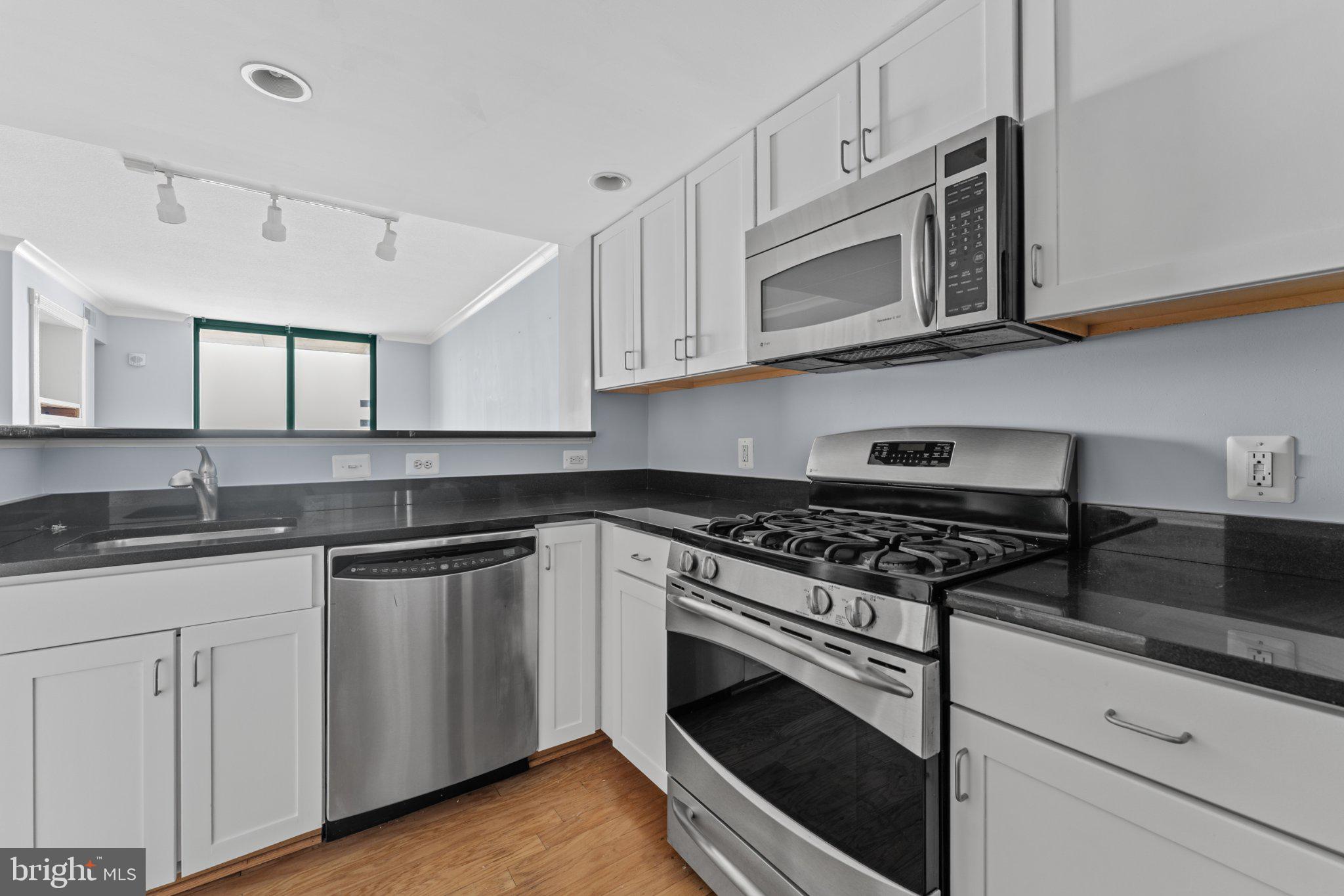 414 Water Street, Unit 1306 Baltimore, MD 21202 - Photo 23 of 29 Modern kitchen with sleek finishes.