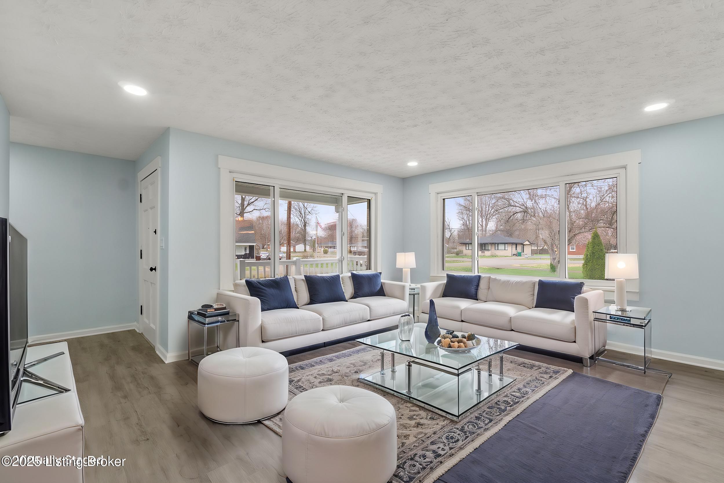 8103 Kerry Road Louisville, KY 40258 - Photo 4 of 31 dsc01392 - living room