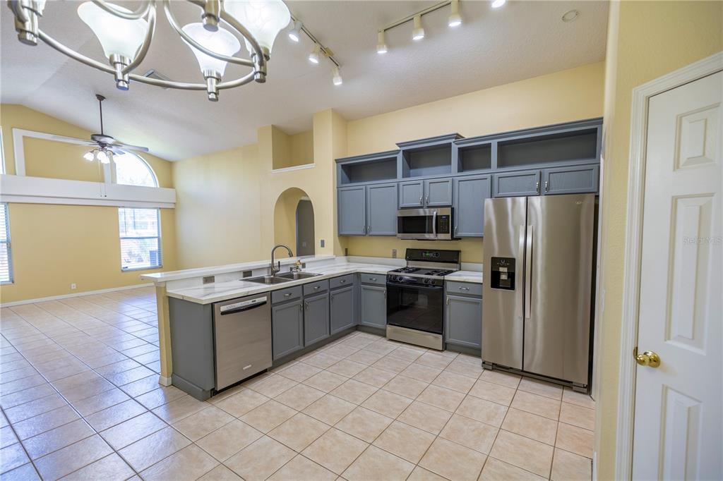 6905 Freeport Road Riverview, FL 33578 - Photo 6 of 46