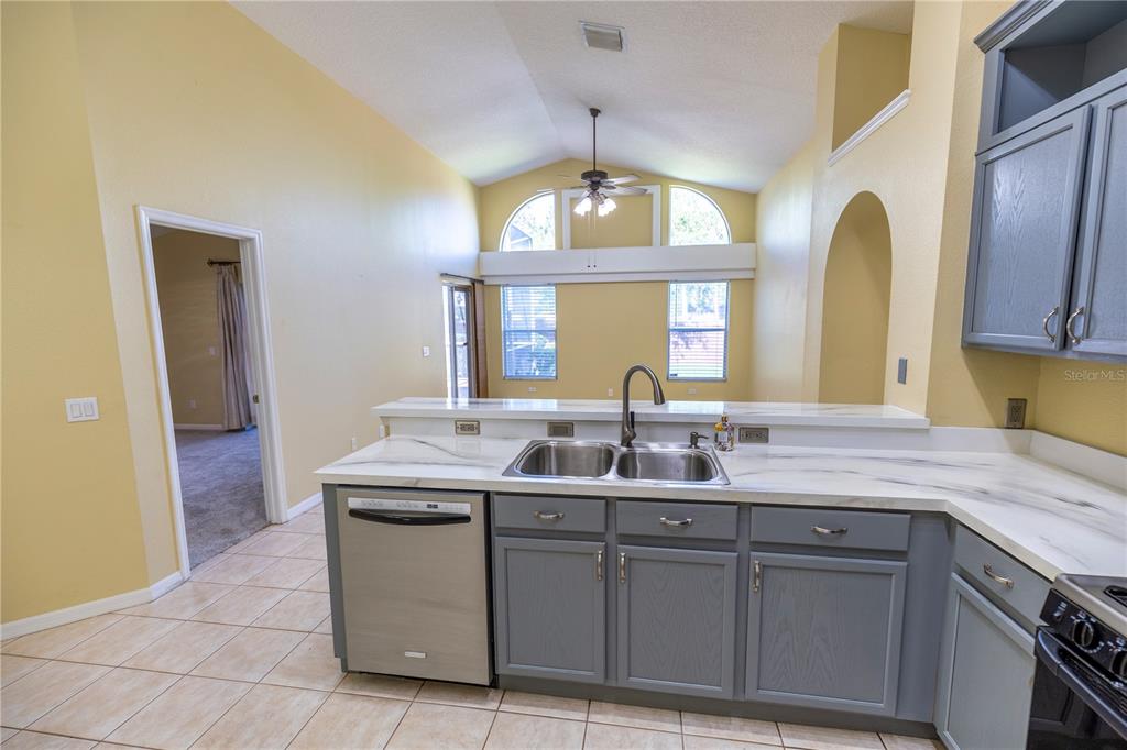 6905 Freeport Road Riverview, FL 33578 - Photo 7 of 46