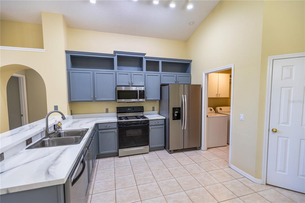 6905 Freeport Road Riverview, FL 33578 - Photo 8 of 46