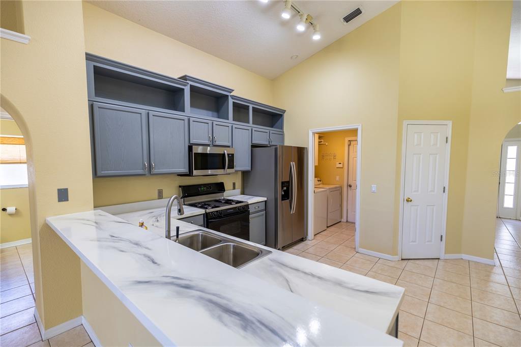 6905 Freeport Road Riverview, FL 33578 - Photo 9 of 46