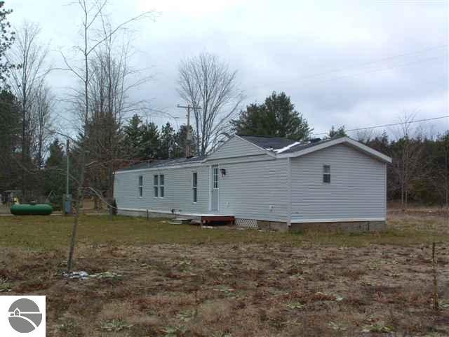 12668 Cinder Road Beulah, MI 49617 - Photo 4 of 15 1698499-3.JPG