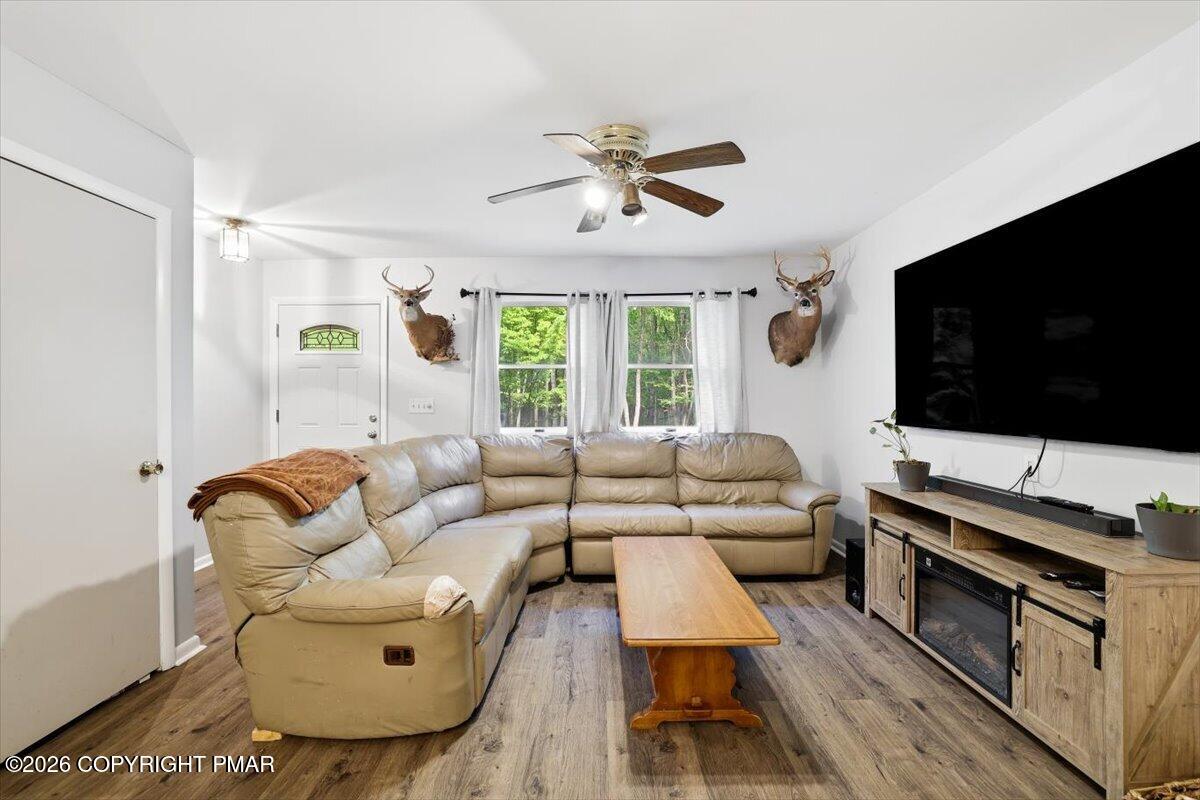 713 Lily Road East Stroudsburg, PA 18302 - Photo 4 of 44 Living Room