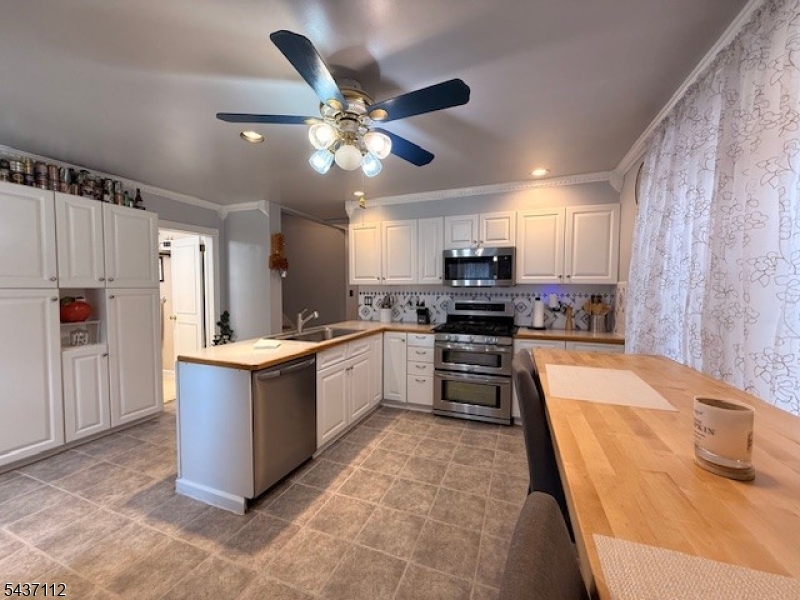 436 Knickerbocker Avenue Paterson, NJ 07503 - Photo 6 of 44
