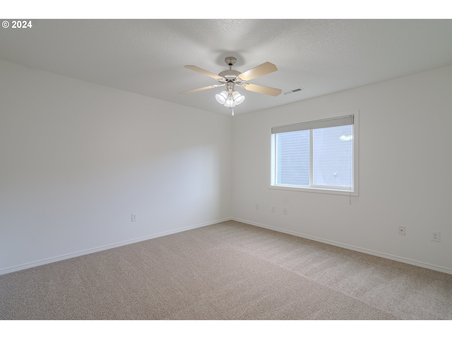314 South 34th Place Ridgefield, WA 98642 - Photo 29 of 48 an empty room with a window and a ceiling fan