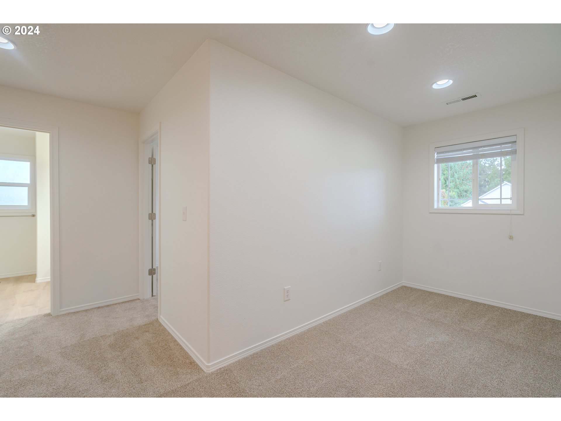 314 South 34th Place Ridgefield, WA 98642 - Photo 39 of 48 an empty room with windows