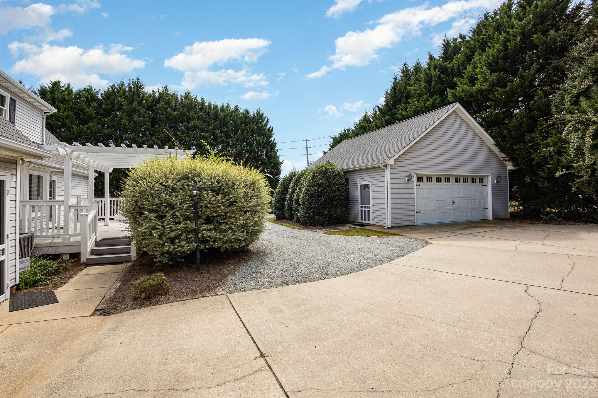 15531 Stumptown Road Huntersville, NC 28078 - Photo 8 of 35 a view of a house with a garden
