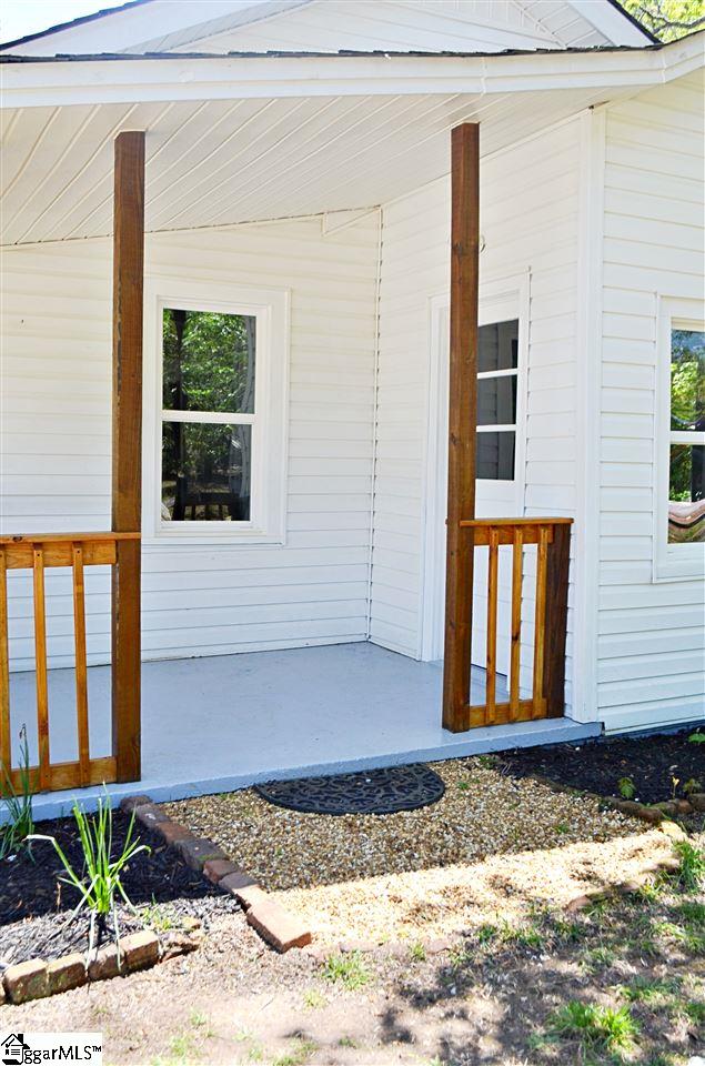 89 Loftis Road Travelers Rest, SC 29690 - Photo 4 of 28