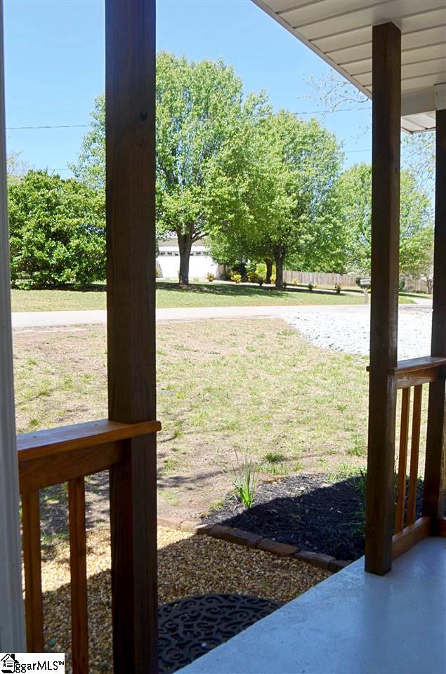 89 Loftis Road Travelers Rest, SC 29690 - Photo 5 of 28