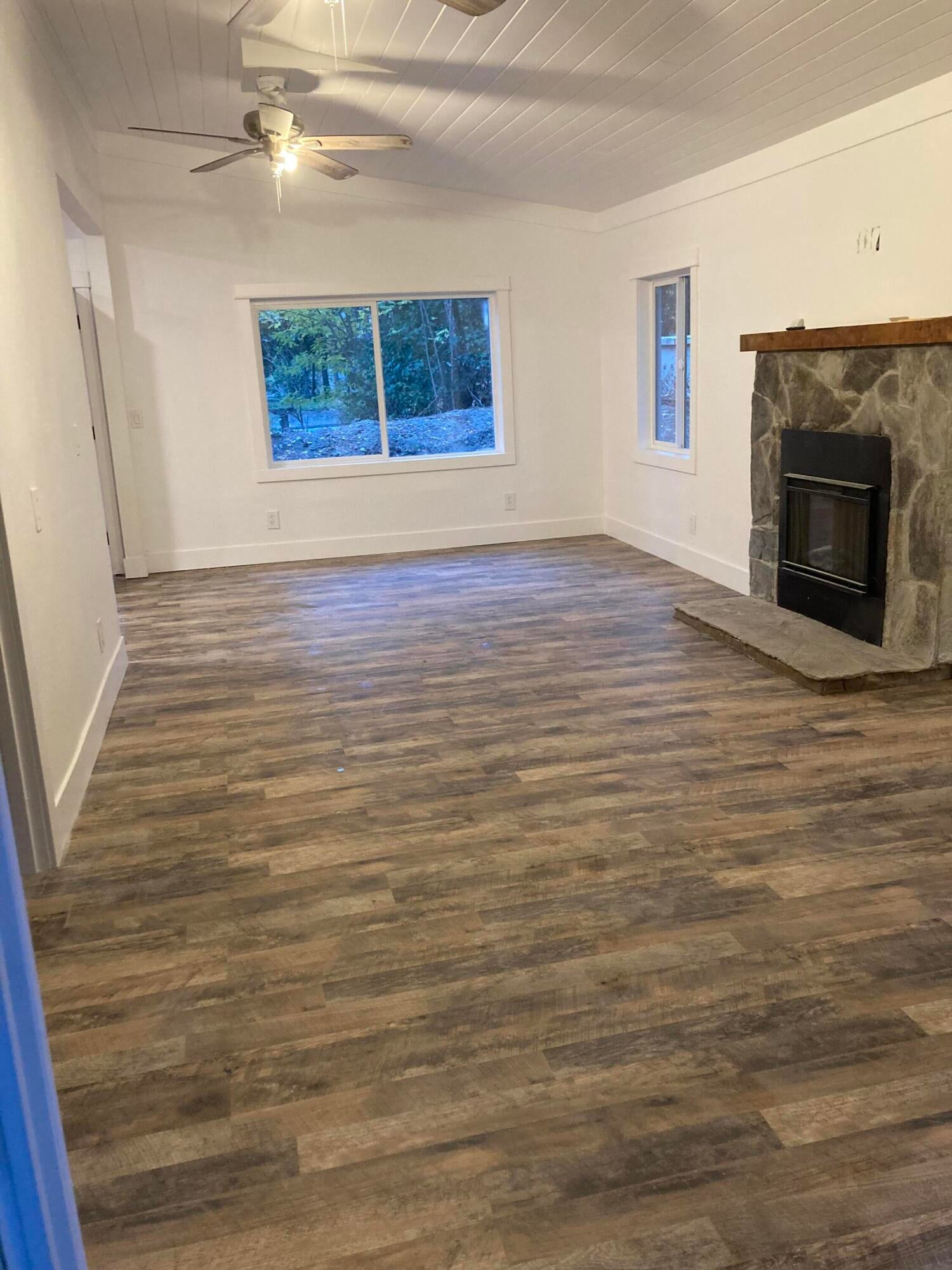 5483 New Hope Road Grants Pass, OR 97527 - Photo 2 of 10 68921592583__E6857BF1-92B9-4051-A639-028