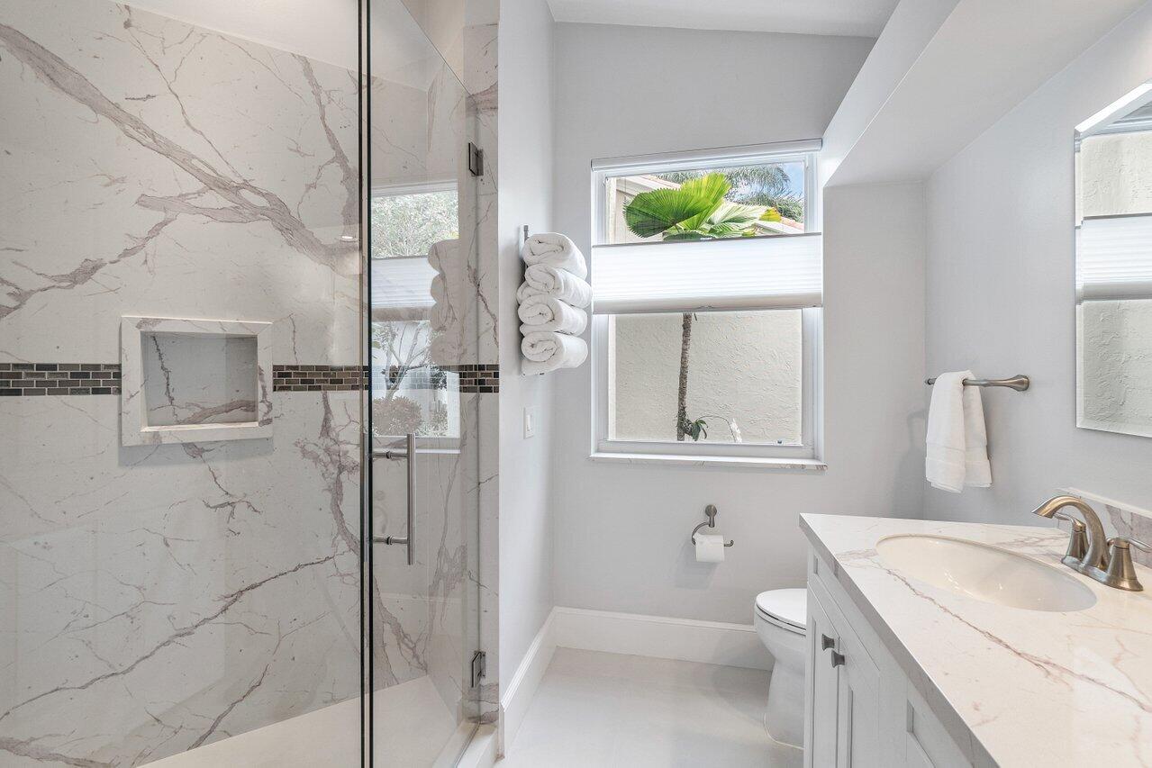 17400 Antigua Point Way Boca Raton, FL 33487 - Photo 16 of 43 022-17400AntiguaPointWay-BocaRaton-FL-SM
