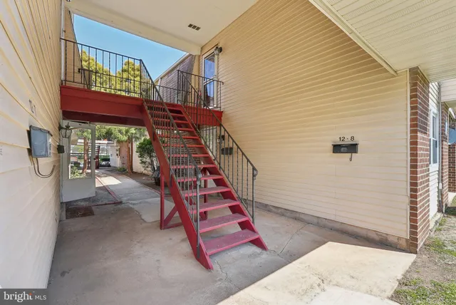 a view of entryway with a front door