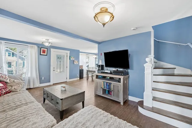 $384,900 | 5 Edwidge Street, Worcester, MA 01602