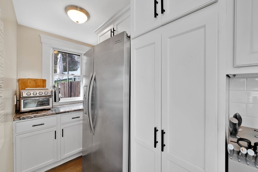 5 Edwidge Street Worcester, MA 01602 - Photo 9 of 27