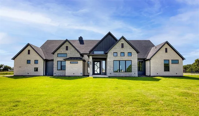 $754,000 | 1407 Deerfield Drive, Wills Point, TX 75169