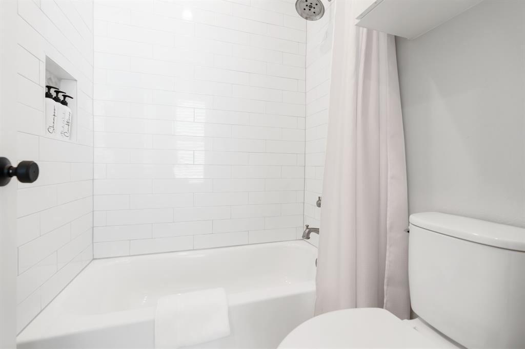 425 Proctor Avenue Waco, TX 76708 - Photo 24 of 33 a bathroom with a toilet and a shower