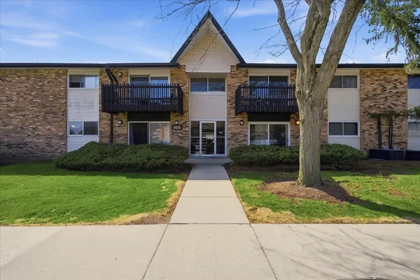 $175,000 | 14 B Kingery Quarter, Unit 108, Willowbrook, IL 60527