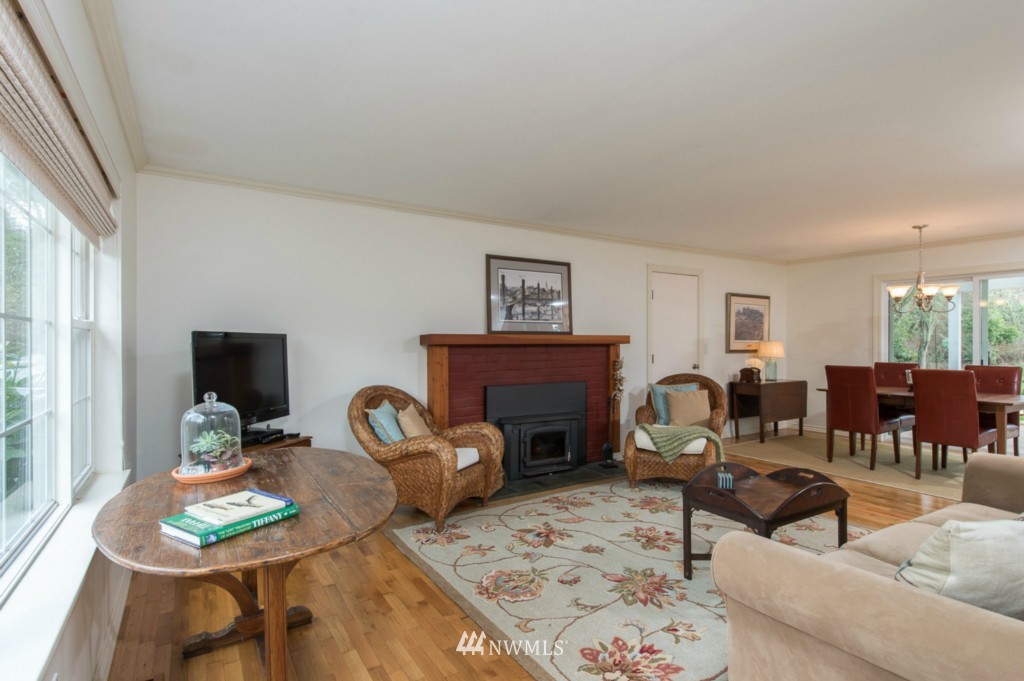 23226 Kingsbury Road Southwest Vashon, WA 98070 - Photo 2 of 24 Gallery Image 2